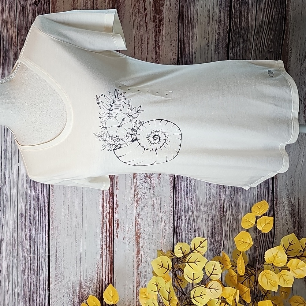 NWT REEL LEGENDS BOTANICAL SHELL SHORT SLEEVE PULLOVER TEE